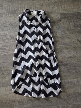 Sans Souci Black & White Chevron Blouse.